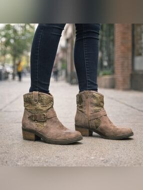 Mojo Moxy Dolce Womens Bratty Brown Motorcycle Buckle Accent Ankle Boots Sz6.5